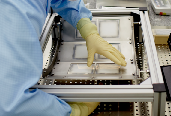 Substrates with platinum thin film